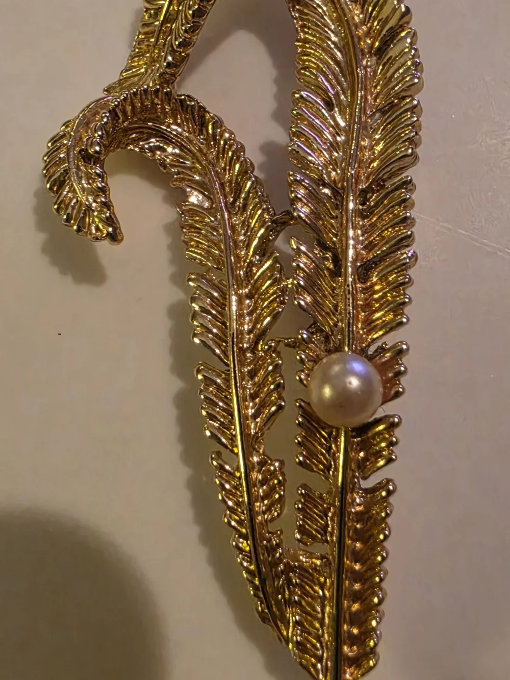 Lot of 4 Vintage Brooches Features Beautiful Gold Tone Designs